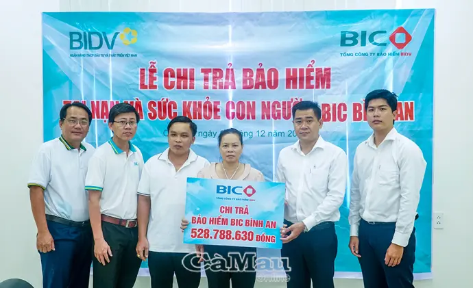 Chi trả hơn 820 triệu đồng quyền lợi bảo hiểm cho khách hàng vay vốn tại BIDV