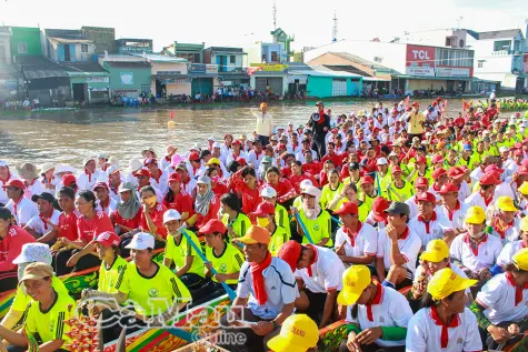 Hạn chế giao thông thuỷ phục vụ Giải đua ghe Ngo xã Phước Long
