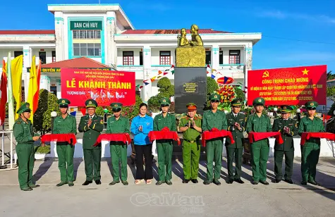 Khánh thành tượng đài “Bác Hồ với chiến sĩ Biên phòng”