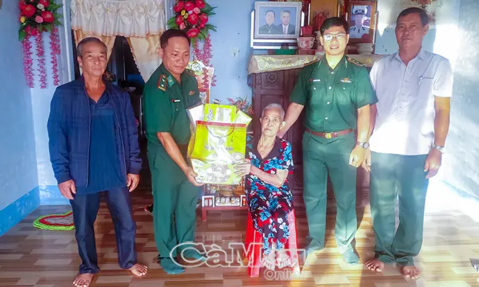 Ấm tình quân dân nơi Đất Mũi