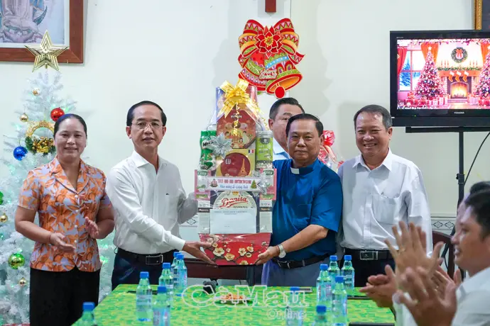 Chúc mừng Lễ Giáng sinh, lan toả tinh thần đoàn kết toàn dân