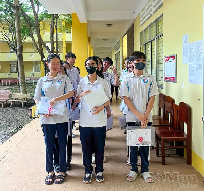 Ổn định phương thức thi, tăng ứng dụng công nghệ