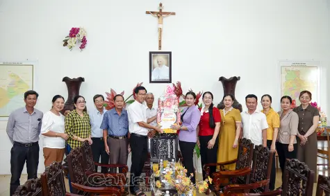 Lãnh đạo tỉnh thăm, chúc mừng Giáng sinh đồng bào Công giáo, Tin lành