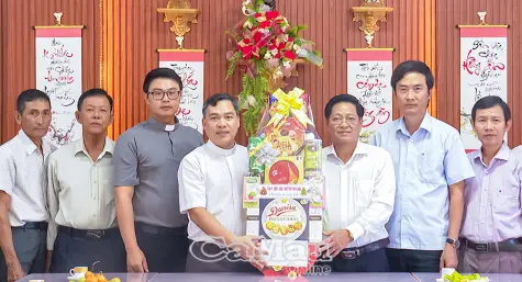 Lãnh đạo tỉnh thăm, chúc mừng Giáng sinh đồng bào Công giáo, Tin lành