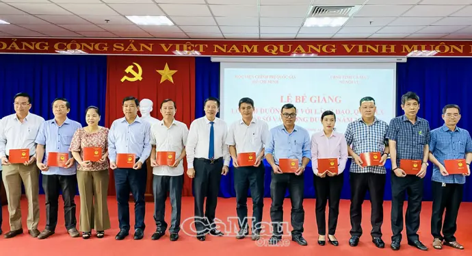 85 cán bộ lãnh đạo, quản lý hoàn thành khoá bồi dưỡng