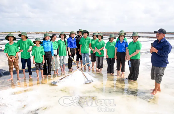 Bồi đắp tình yêu di sản văn hoá