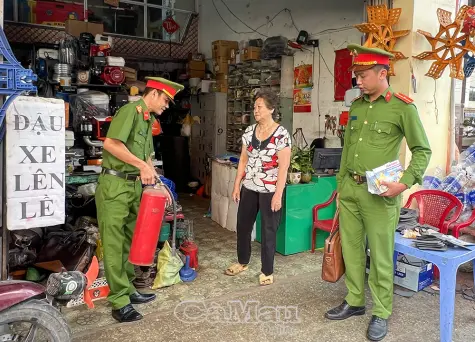 Nâng cao ý thức phòng cháy cho tiểu thương dịp Tết
