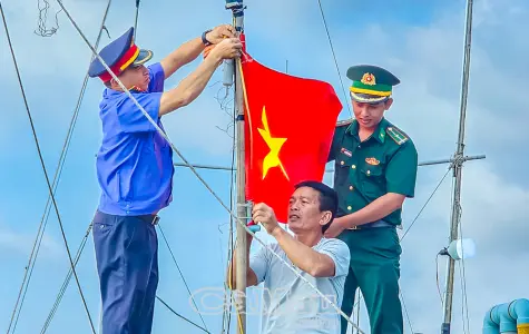 Cùng ngư dân bám biển đúng luật, quyết tâm đẩy lùi khai thác IUU