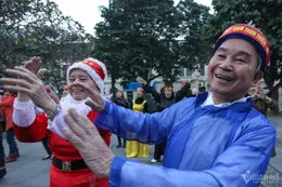 Thủ tướng: Trả gộp 2 tháng lương hưu, thưởng Tết kịp thời cho người lao động