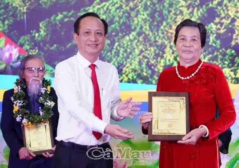 Tay súng, tay máy ghi ký ức một thời