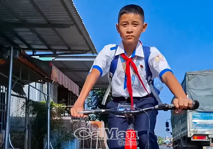 Nghị lực của cậu học trò khuyết tật