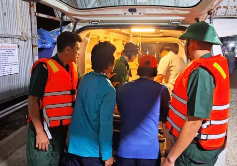 Đồn Biên phòng Gành Hào kịp thời cứu thuyền viên nguy kịch trên biển