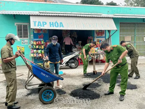 Lúc dân cần, Công an có