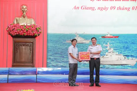 Mang xuân ra thăm các đảo tiền tiêu vùng biển Tây Nam