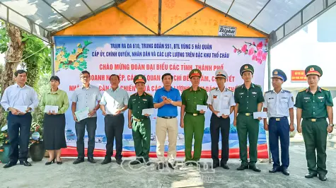 Mang xuân đến đảo tiền tiêu Thổ Chu