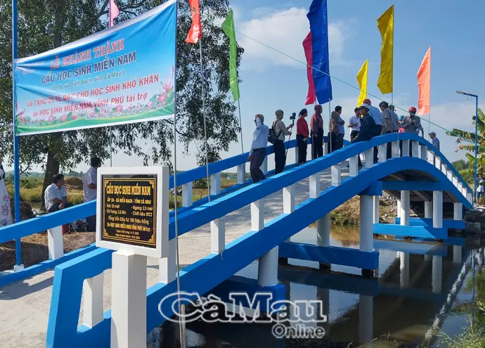 Khánh thành cây cầu thứ 14 của Học sinh miền Nam