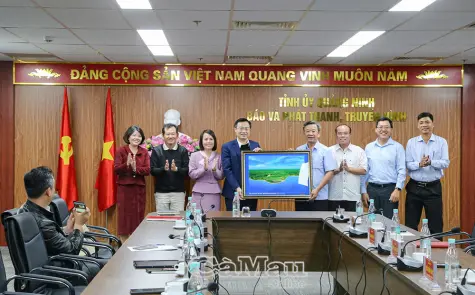 Đoàn công tác tỉnh Cà Mau tham quan mô hình toà soạn hội tụ tại Quảng Ninh