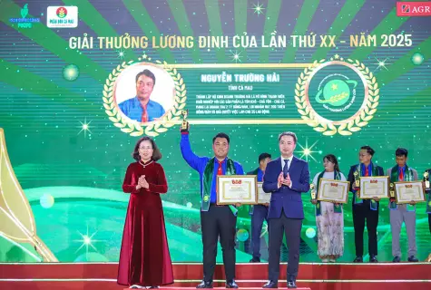 Thủ lĩnh Đoàn nhận giải thưởng Lương Ðịnh Của lần thứ XX