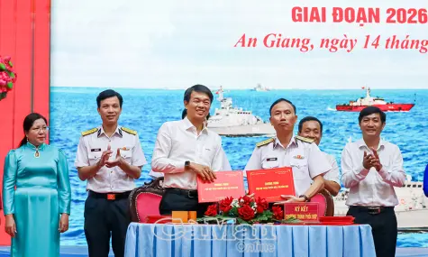 Vùng 5 Hải quân và các địa phương xây dựng “thế trận lòng dân” vững chắc trên biển