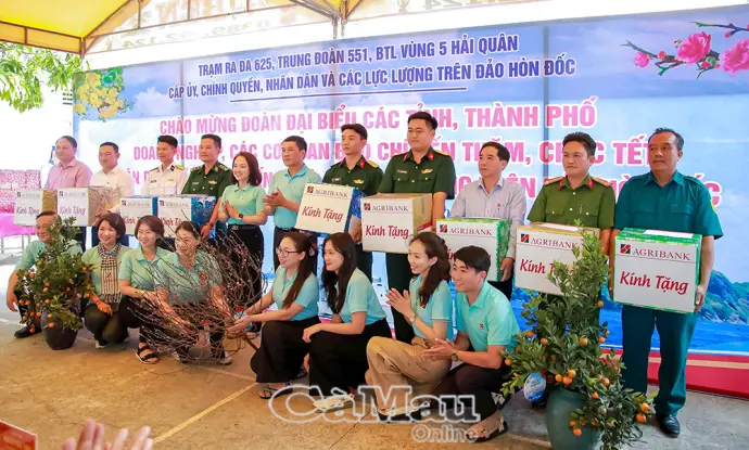 Mang hơi ấm đất liền đến đảo Hòn Đốc