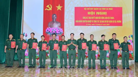 Cà Mau kiện toàn Ban Chỉ huy quân sự xã, phường