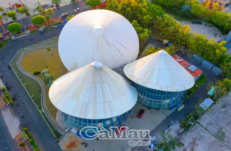 “Tập trung phát triển toàn diện các lĩnh vực văn hoá - xã hội, xây dựng phường Bạc Liêu thành trung tâm văn hoá - nghệ thuật, giáo dục - đào tạo, nghiên cứu khoa học của tỉnh Cà Mau”