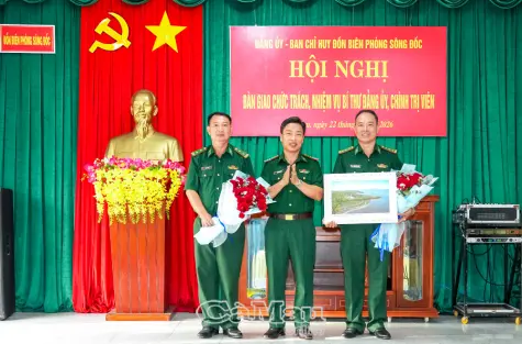 Bàn giao chức trách, nhiệm vụ Chính trị viên Đồn biên phòng