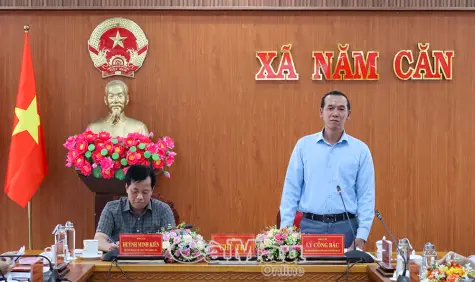 Kiểm tra việc thực hiện chính sách cán bộ tại xã Năm Căn