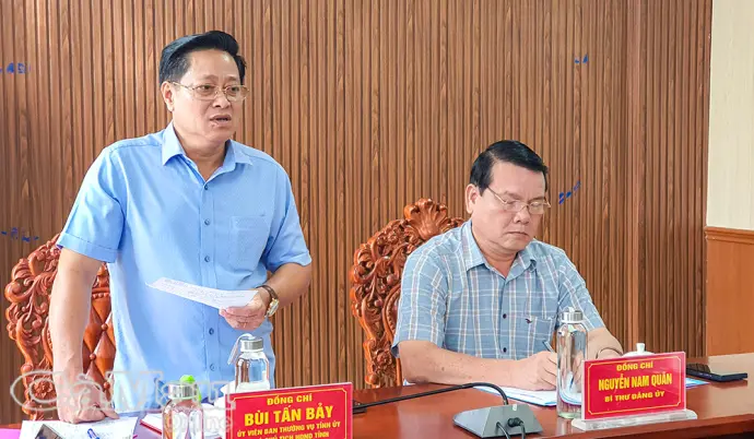 Phó Chủ tịch HĐND tỉnh Bùi Tấn Bảy kiểm tra công tác bầu cử tại xã Long Điền