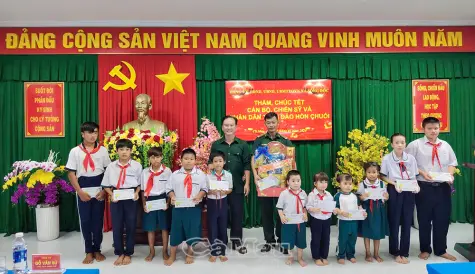 Tết ấm nghĩa tình trên đảo Hòn Chuối