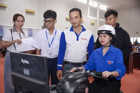 Hơn 300 sinh viên tham gia tập huấn “Lái xe an toàn” năm 2026