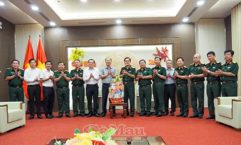 Bí thư Tỉnh uỷ Cà Mau thăm, chúc Tết Quân khu 9