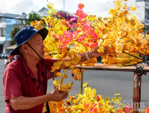 Rực rỡ sắc xuân thị trường đồ trang trí Tết