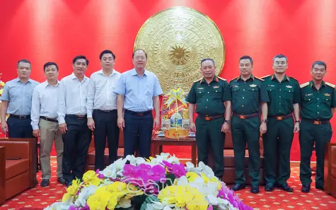 Bí thư Tỉnh uỷ Cà Mau chúc Tết các tổ chức tôn giáo, quốc phòng tại TP Hồ Chí Minh