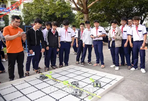 Hơn 100 sản phẩm sáng tạo “tranh tài” tại Ngày hội STEM Trường THCS Võ Thị Sáu