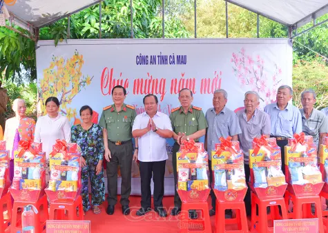Công an Cà Mau tri ân Nhân dân Khu căn cứ