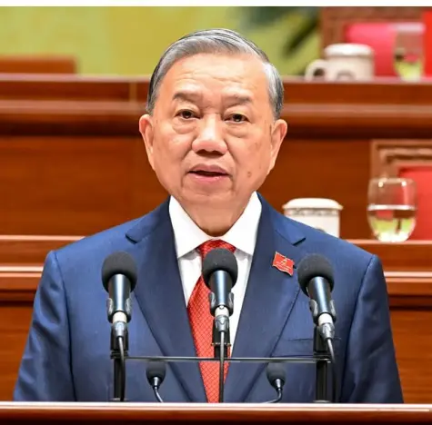 VỮNG BƯỚC DƯỚI CỜ ĐẢNG