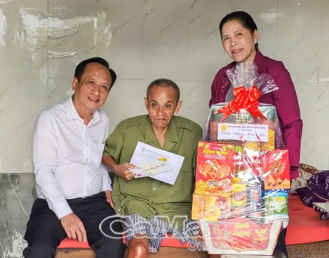 Mang Tết đến với nạn nhân chất độc da cam