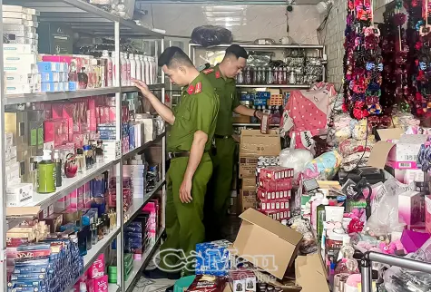 Phát hiện, tạm giữ 1.560 sản phẩm mỹ phẩm không rõ nguồn gốc