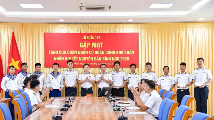 Lữ đoàn 175 tặng quà quân nhân có hoàn cảnh khó khăn