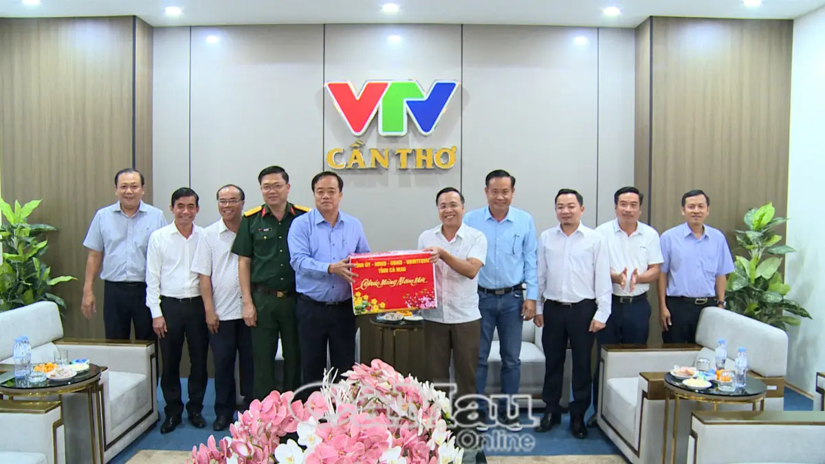 Phó Bí thư Thường trực Tỉnh uỷ Huỳnh Quốc Việt chúc Tết các đơn vị tại Cần Thơ