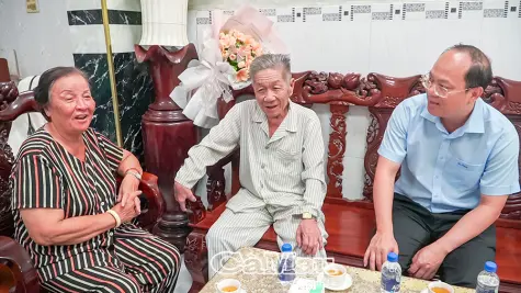 Bí thư Tỉnh uỷ Nguyễn Hồ Hải thăm, chúc Tết nguyên lãnh đạo tỉnh