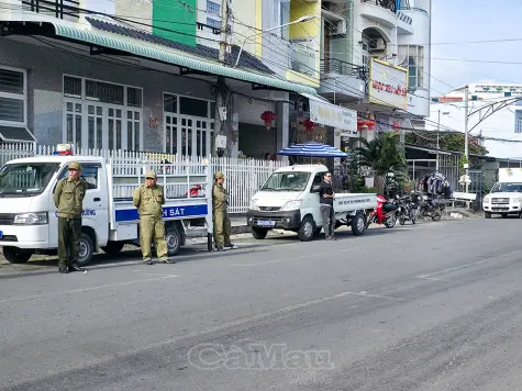 Cưỡng chế giải toả chợ đêm trái phép
