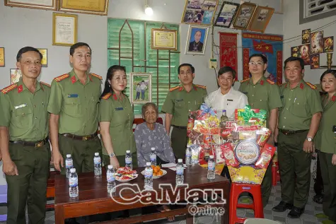 Công an tỉnh thăm, chúc Tết ấm áp nghĩa tình