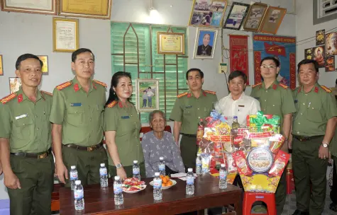 Công an tỉnh thăm, chúc Tết ấm áp nghĩa tình