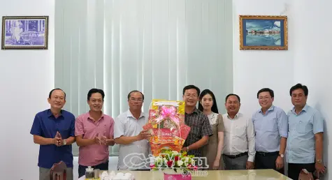 Báo và phát thanh, truyền hình Cà Mau chúc Tết phường An Xuyên