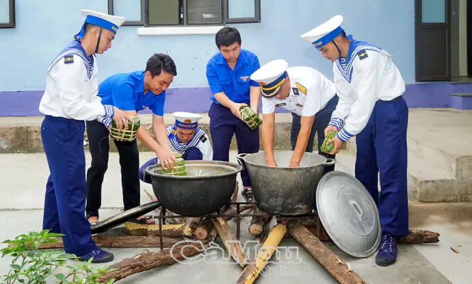 Ðảng và dân gắn bó nơi biển, đảo