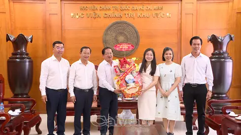 Cà Mau thăm, chúc Tết các đơn vị y tế, giáo dục tại TP Hồ Chí Minh