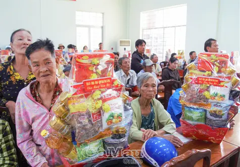 Quà xuân cho Tết ấm đến với mọi nhà