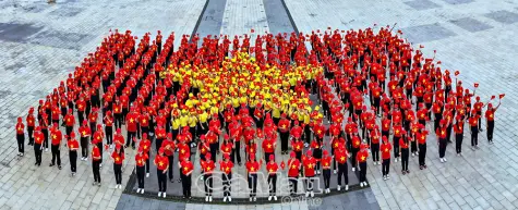 "Mùa xuân đầu tiên"